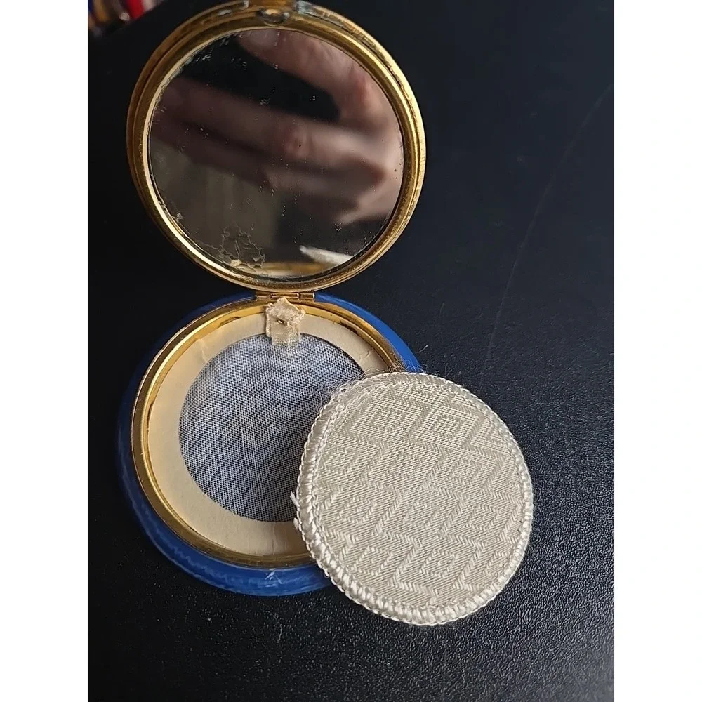 Vtg Compact Mirror Needlepoint Tapestry Petite Point Powder Puff  Blue Bakelite